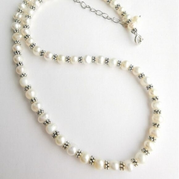 NWT White freshwater pearl choker necklace with sterling silver rondelles - Picture 4 of 5